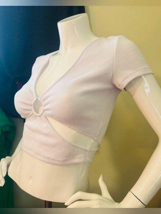 Signature Tops - 👑 Size Small Sexy Signature White Ribbed Ring-Front Cutout Crop Top